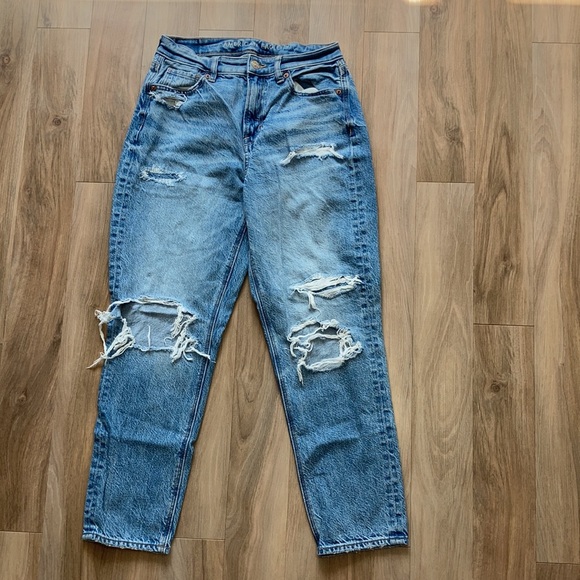 Relisted American Eagle Distressed Mom jean size 2 short - Picture 5 of 16